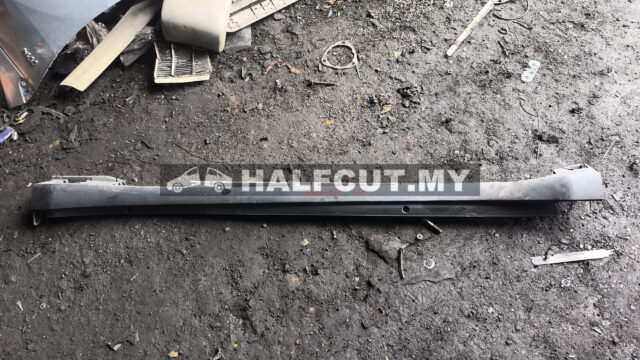 TOYOTA HARRIER ACU60 SIDE SKIRT LH