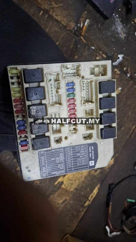 NISSAN NAVARA FUSE BOX ECU (H)