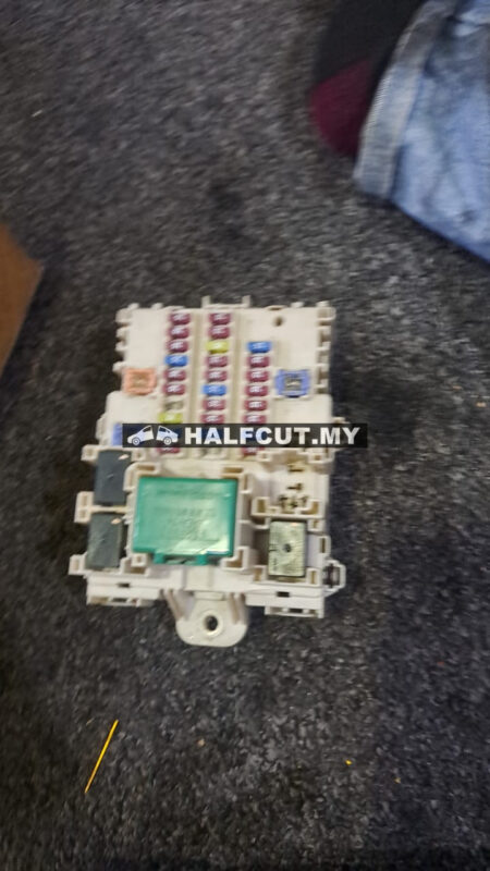 ISUZU D-MAX RT50 FUSE BOX ECU