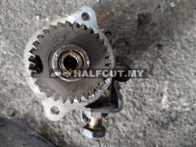 NISSAN URVAN E25 ZD30 POWER STEERING PUMP