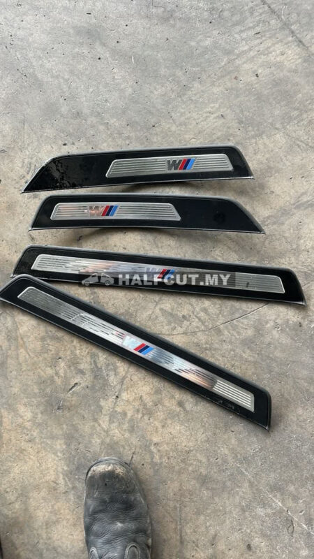 BMW f10 m sport n52 Half Cut ckd steering wheel engine gearbox ecu seats side mirror taillight headlight cover