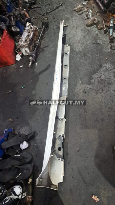 TOYOTA CAMRY ACV70 SIDE SKIRT LH