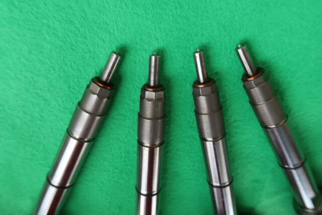 KIA CARNIVAL D4HE INJECTOR