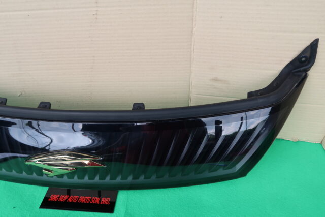 TOYOTA HARRIER ZSU60 FRONT GRILLE