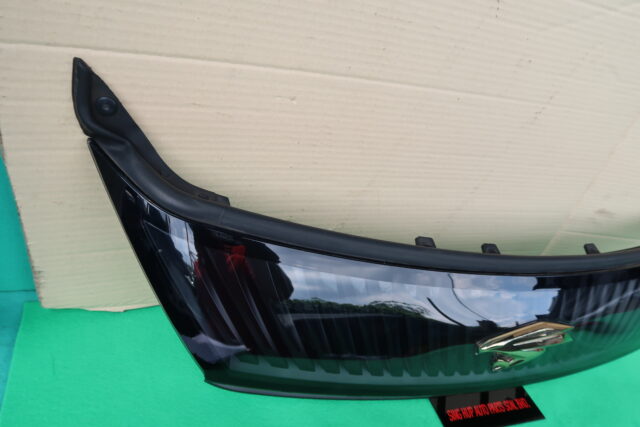 TOYOTA HARRIER ZSU60 FRONT GRILLE