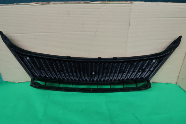 TOYOTA HARRIER ZSU60 FRONT GRILLE