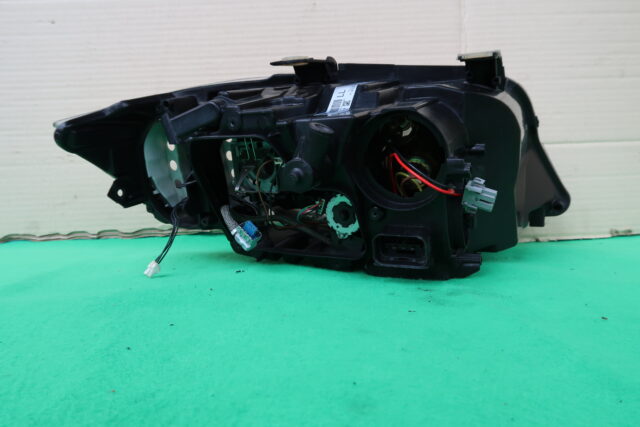 BMW E90 LCI HEADLAMP (LH)