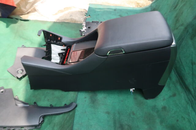 TOYOTA VELLFIRE ALPHARD CENTRE CONSOLE