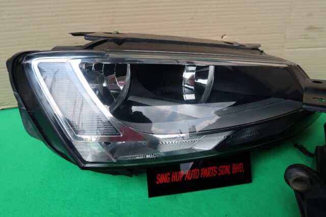 VOLKSWAGEN JETTA HEADLAMP