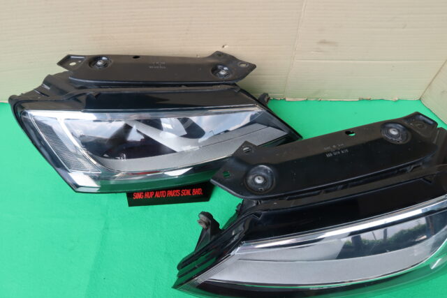 VOLKSWAGEN JETTA HEADLAMP