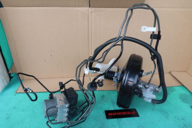TOYOTA ALPHARD AGH30 ABS PUMP