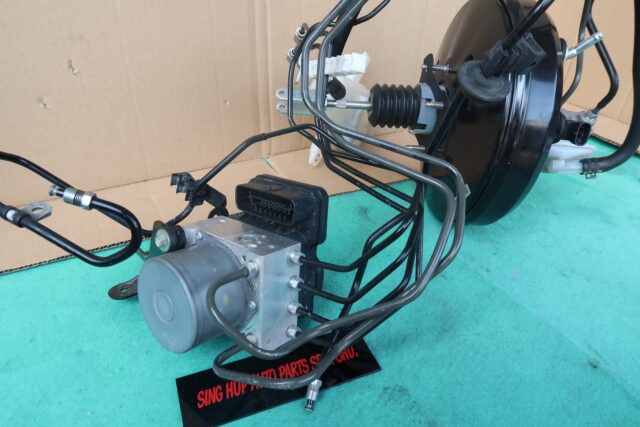TOYOTA ALPHARD AGH30 ABS PUMP