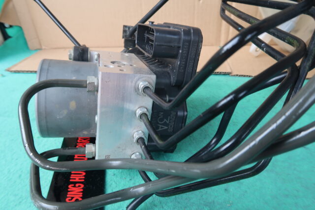 TOYOTA ALPHARD AGH30 ABS PUMP