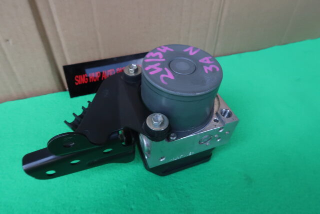 TOYOTA ALPHARD AGH30 ABS PUMP