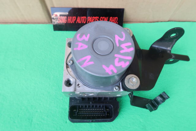 TOYOTA ALPHARD AGH30 ABS PUMP