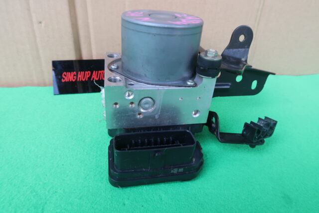 TOYOTA ALPHARD AGH30 ABS PUMP