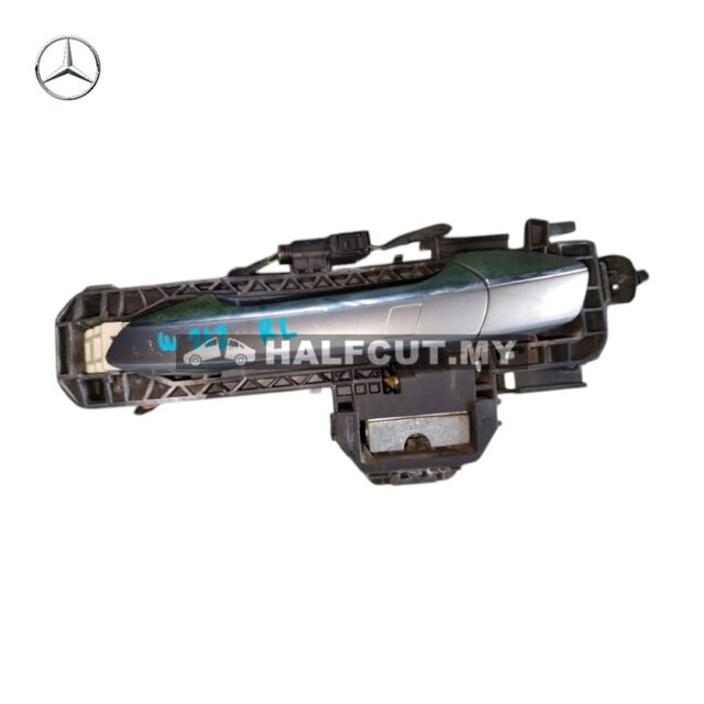 W212 DOOR OUTER HANDLE HALF CHROME HAVE KEYLESS