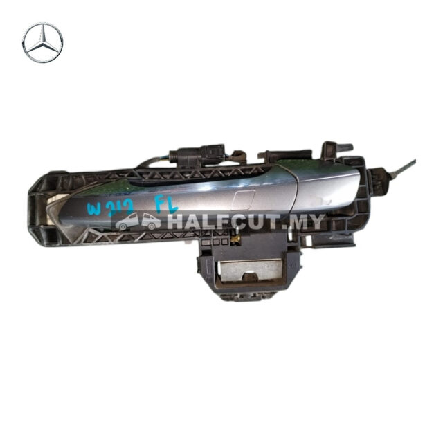 W212 DOOR OUTER HANDLE HALF CHROME HAVE KEYLESS