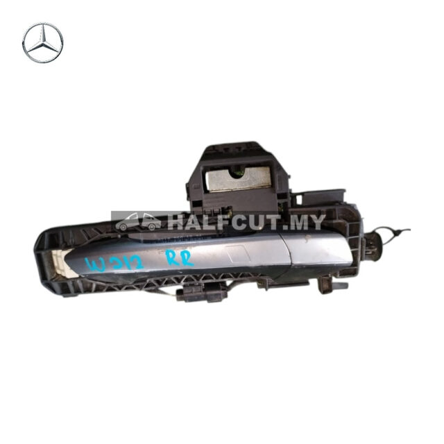 W212 DOOR OUTER HANDLE HALF CHROME HAVE KEYLESS