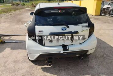 TOYOTA PRIUS C  HYBRID HALF CUT