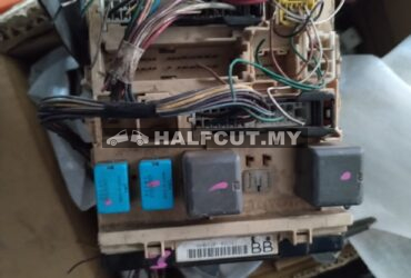 BB TOYOTA HARRIER ACU30 INNER FUSE BOX