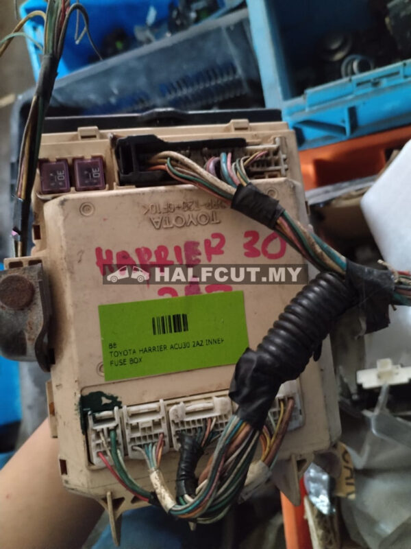 BB TOYOTA HARRIER ACU30 INNER FUSE BOX