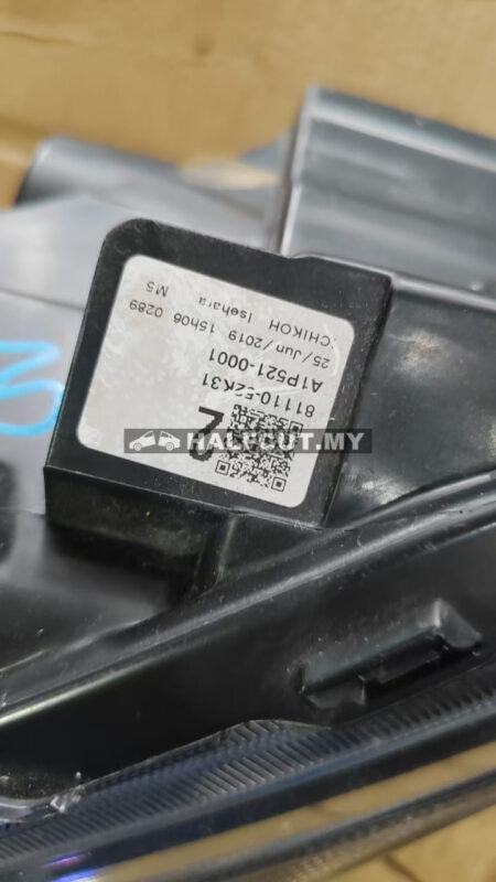 52-289 TOYOTA SIENTA HEAD LAMP