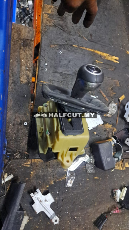 MERCEDES BENZ W204 GEAR LEVEL