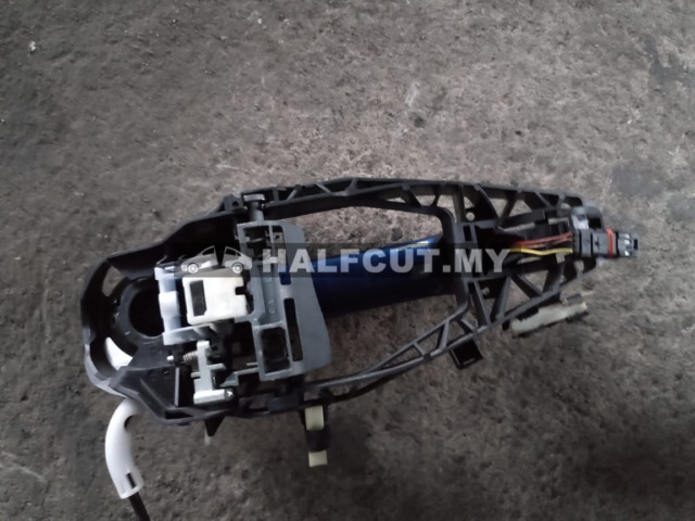 BMW G30 DOOR OUTER HANDLE FRONT LEFT (ADA KEYLESS)