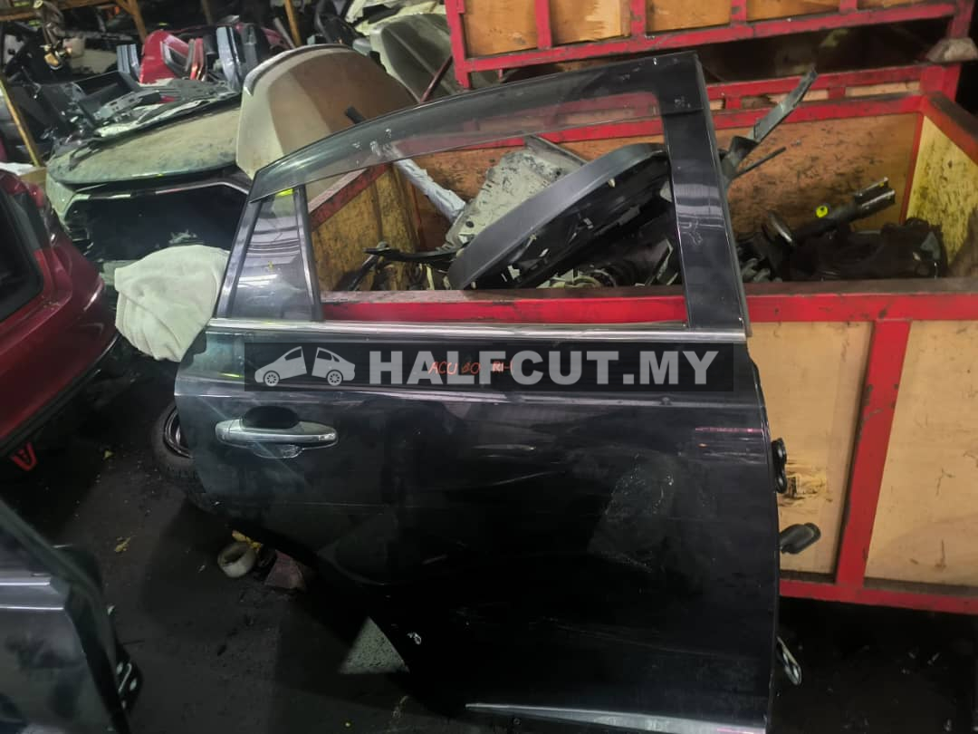 TOYOTA HARRIER ACU60 REAR DOOR R/R