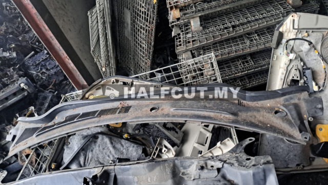 TOYOTA CAMRY ACV40 2.0 WIPER COVER