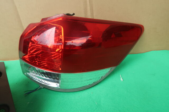 TOYOTA WISH ZGE20 TAIL LAMP