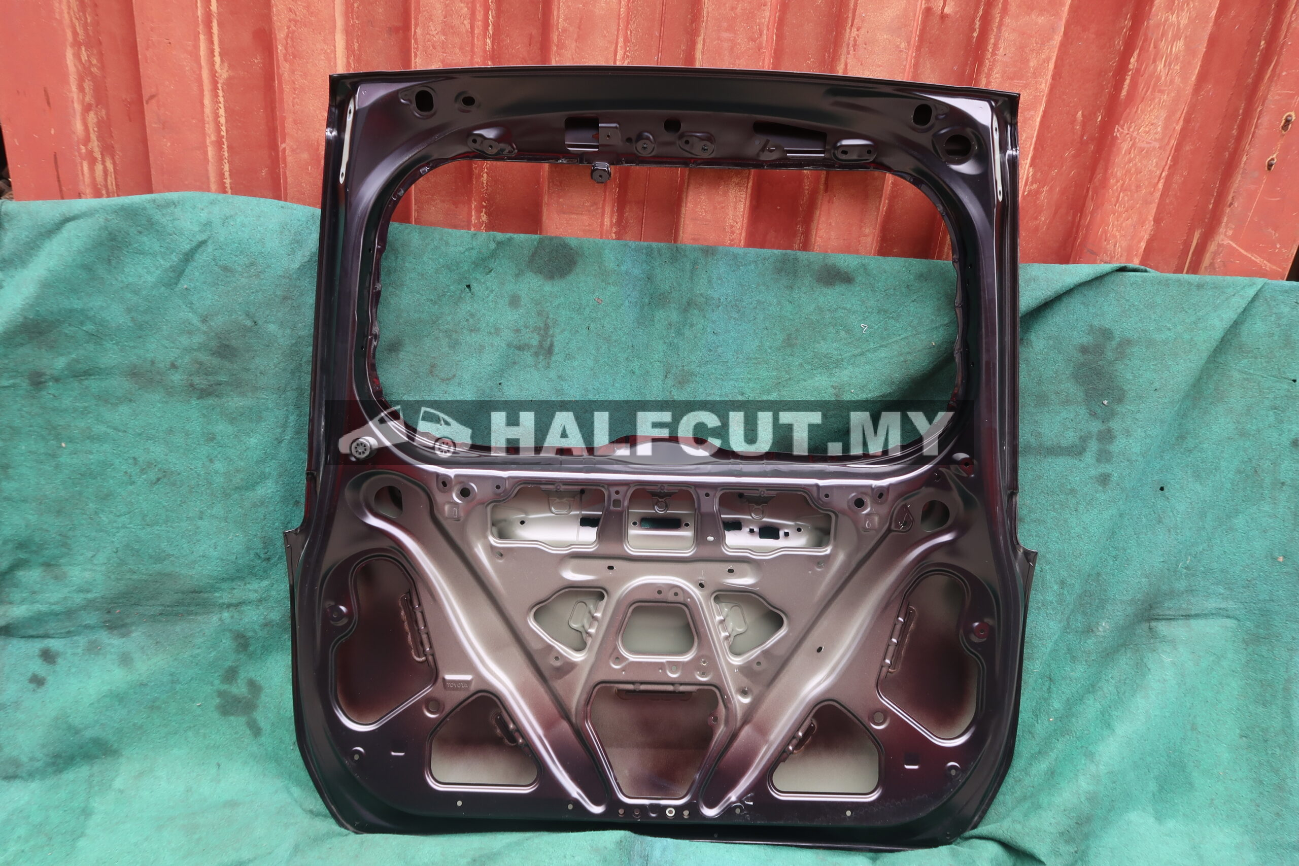 TOYOTA VOXY REAR BONNET