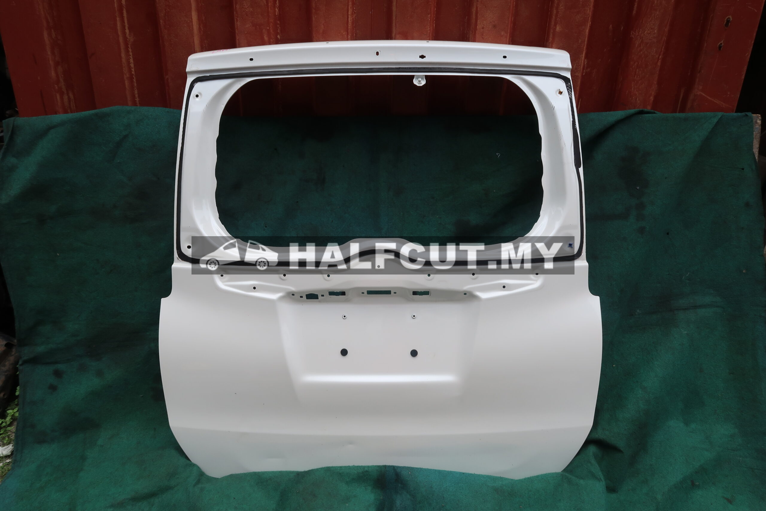 TOYOTA VOXY REAR BONNET