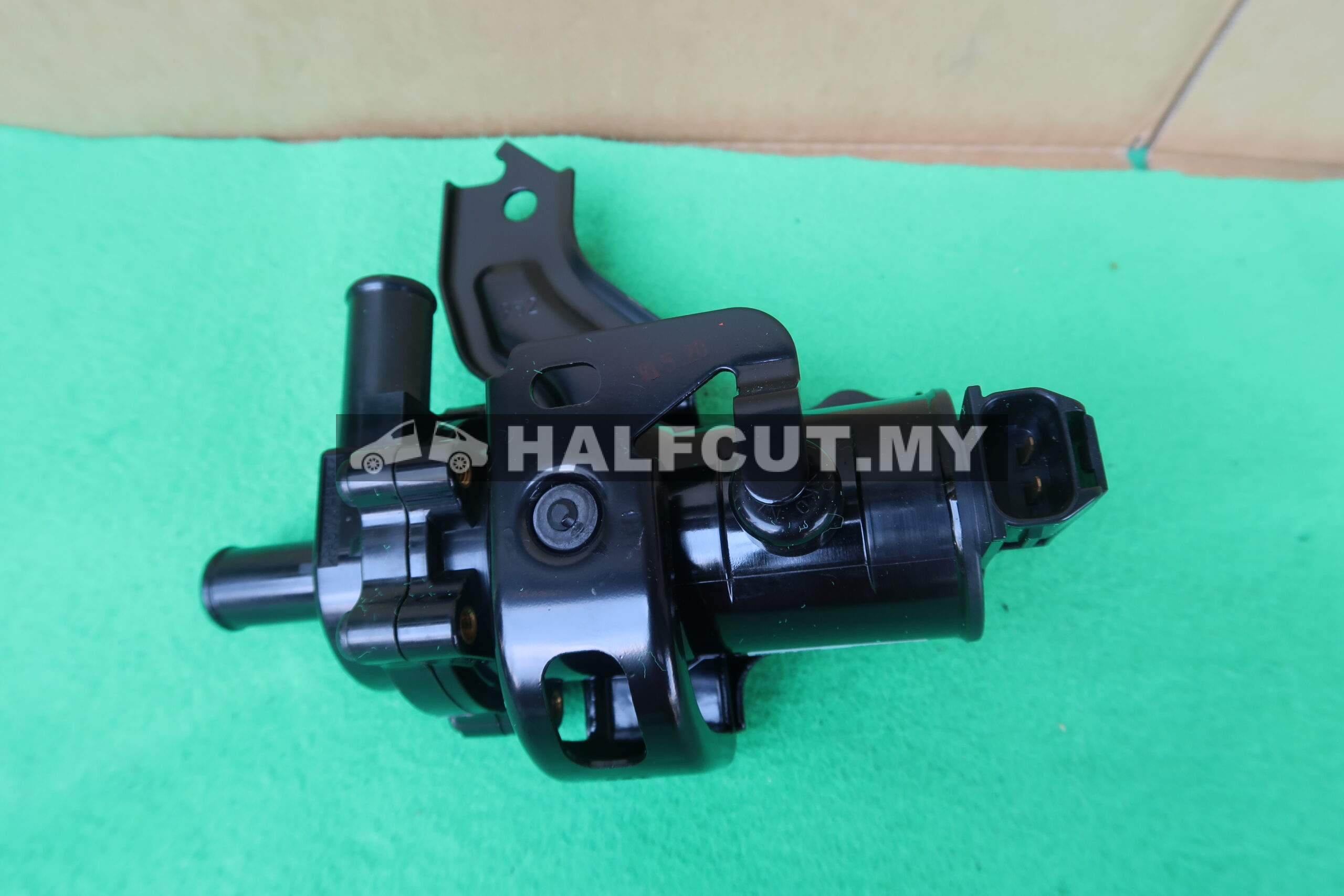 TOYOTA PRIUS WATER PUMP (NEW)