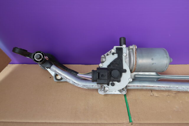 RANGE ROVER EVOQUE FRONT WIPER MOTOR N LINKAGE