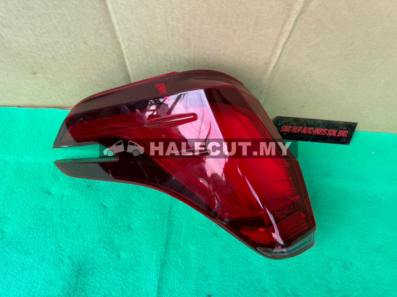 TOYOTA ALPHARD AGH30 TAIL LAMP 58-76