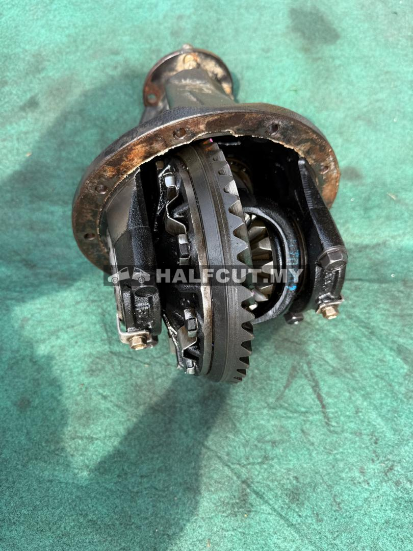 TOYOTA FORTUNER 2DZ REAR AXLE