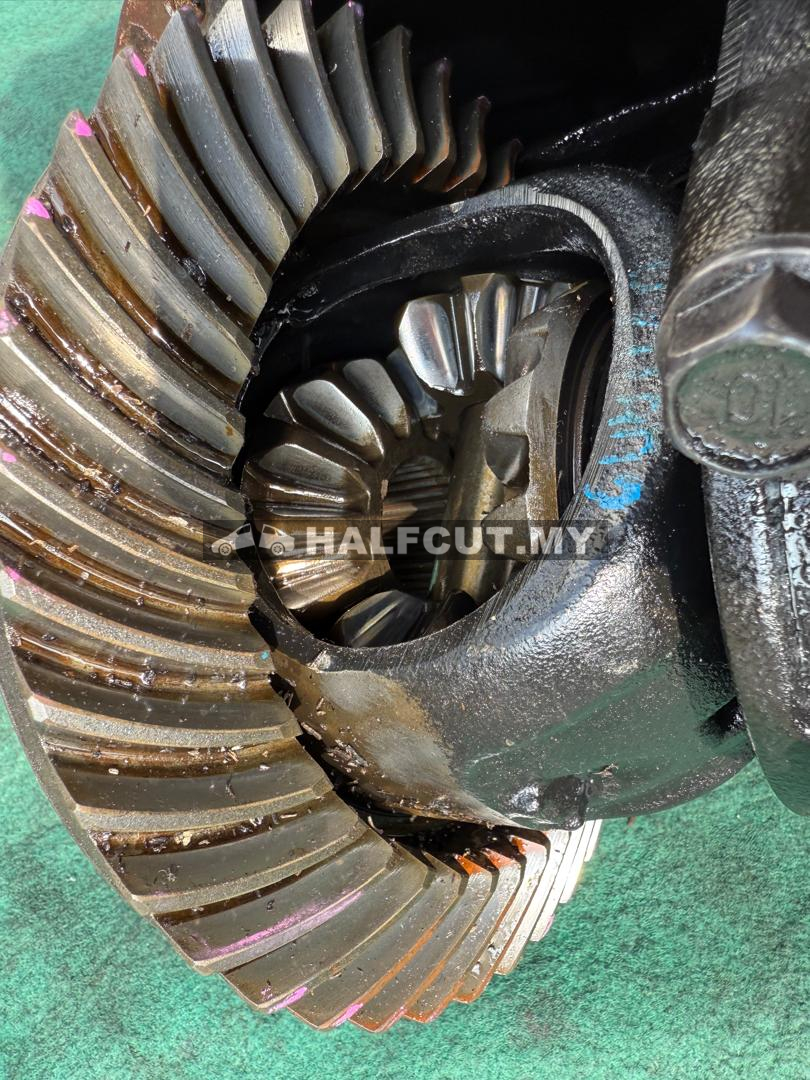 TOYOTA FORTUNER 2DZ REAR AXLE