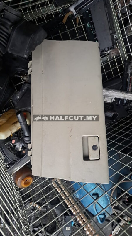 TOYOTA CAMRY ACV40 2.0 GLOVE BOX
