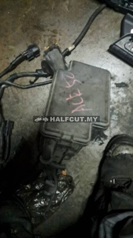 TOYOTA ESTIMA ACR50 2.4 FUSE BOX WAYA