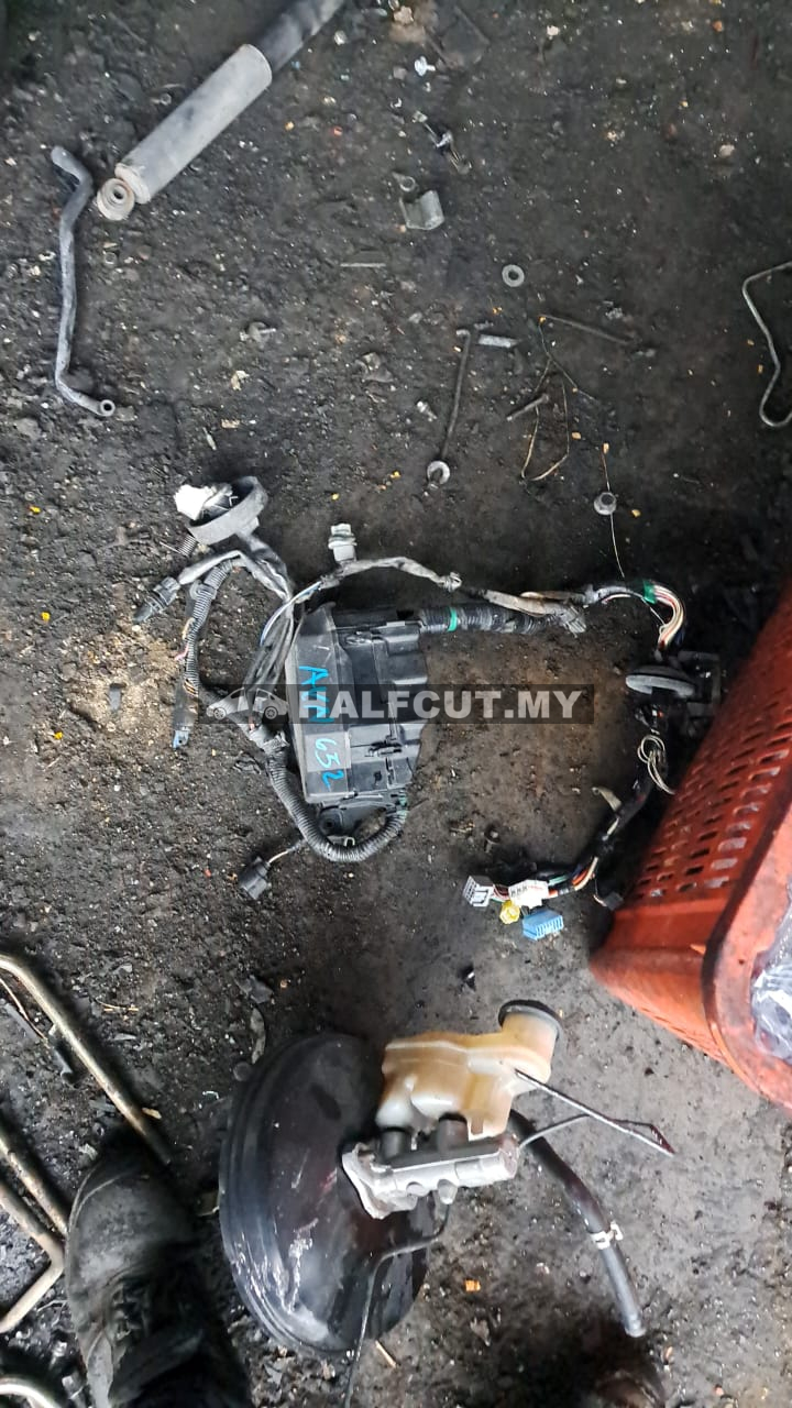 TOYOTA AVANZA 652 FUSE BOX WAYA