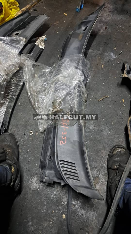 TOYOTA RUSH WIPER COVER