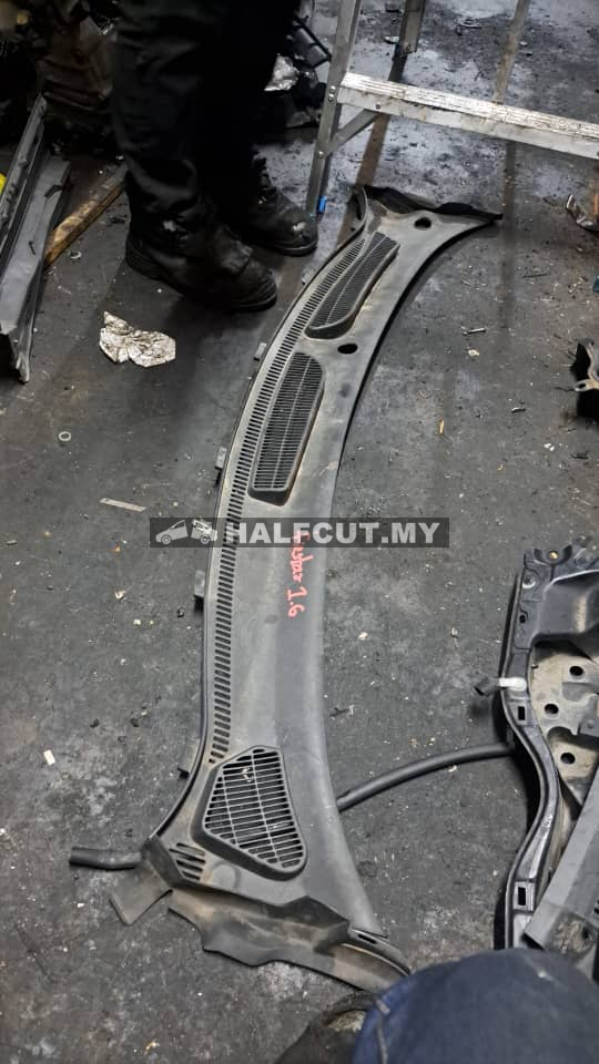 FORD FIESTA 1.6 WIPER COVER