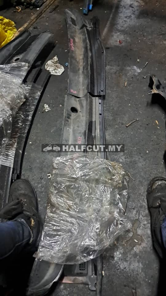 TOYOTA FORTUNER 2TR WIPER COVER