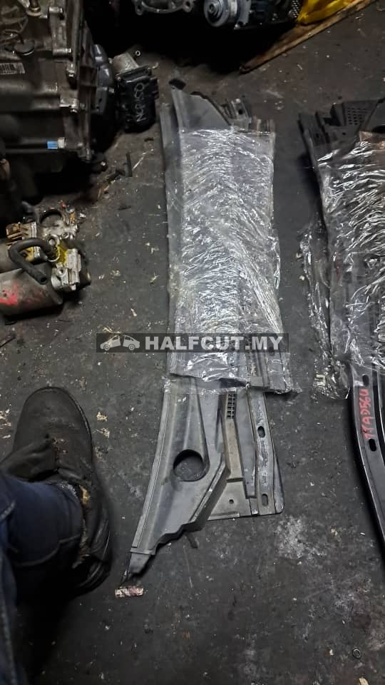 MITSUBISHI TRITON 4D56U WIPER COVER