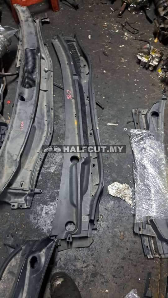 NISSAN SERENA C26 WIPER COVER
