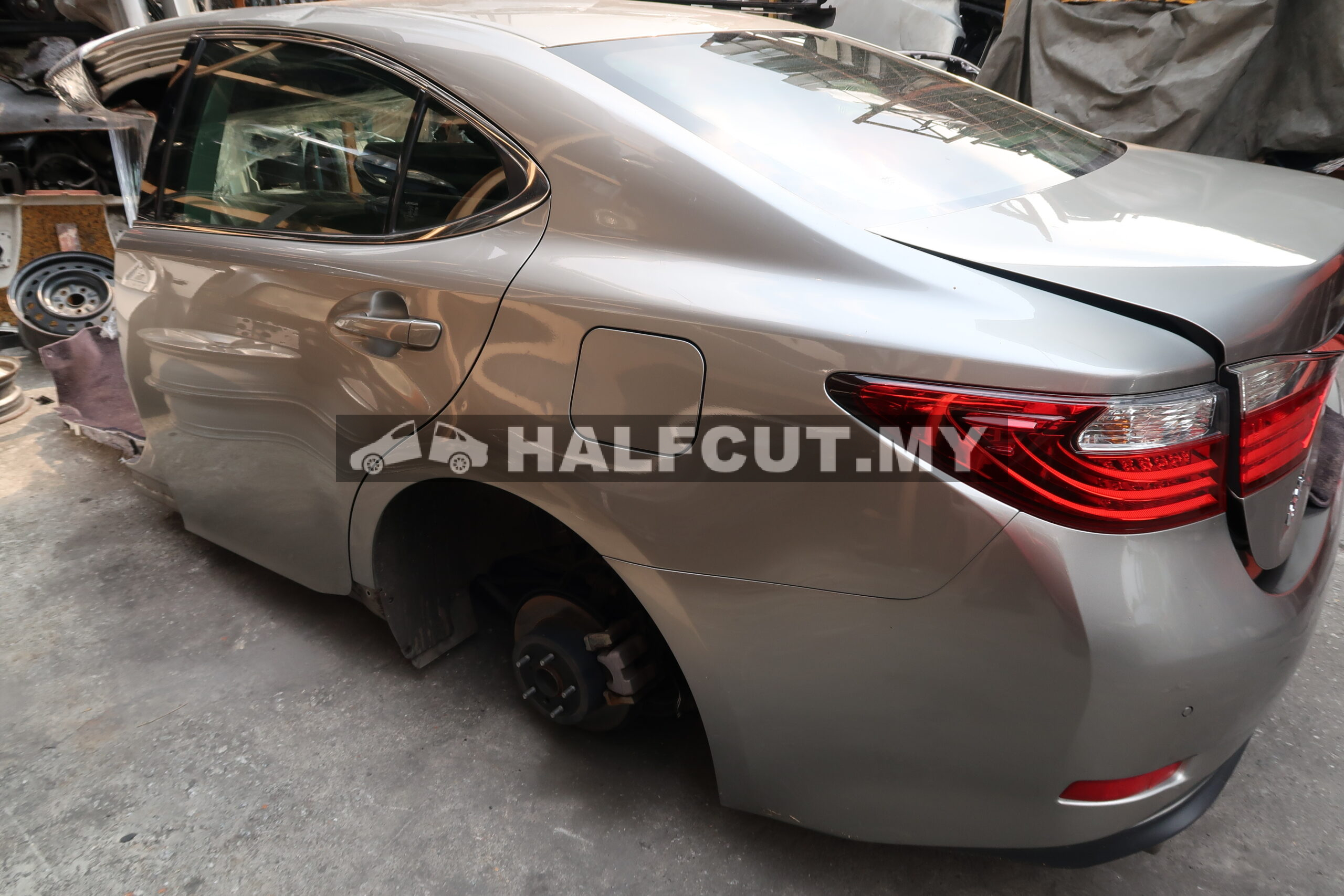 LEXUS ES250 REAR CUT