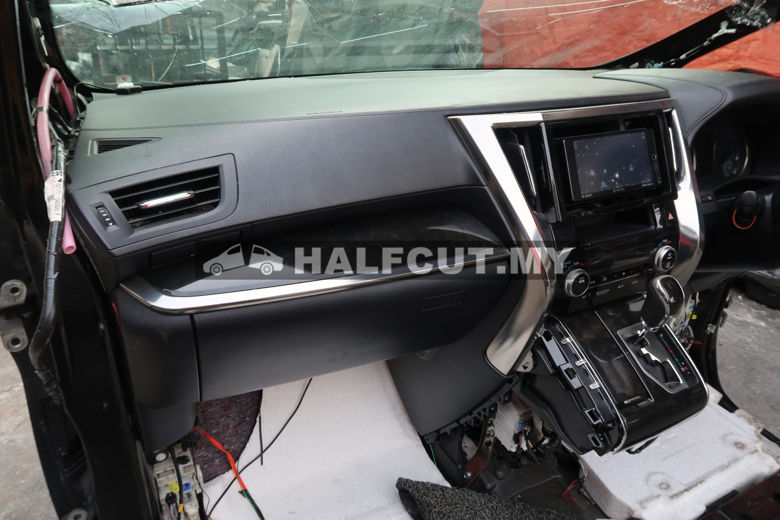 TOYOTA ALPHARD AGH30 HALF CUT