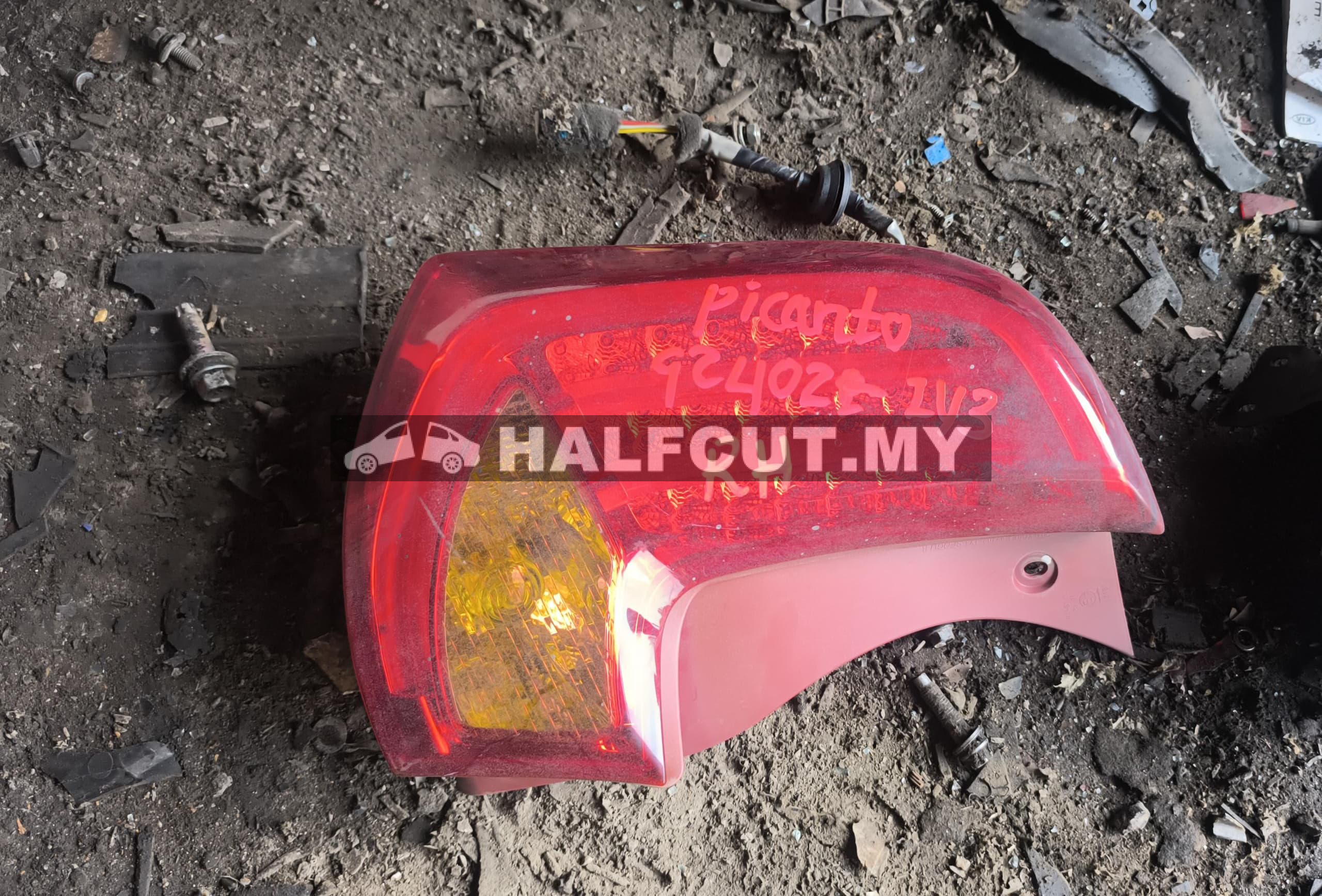 KIA PICANTO  TAIL LAMP (92402-1Y3) RH